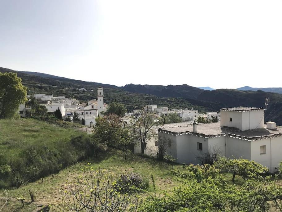 La Casa Rural De Paco Y Ana Pitres Exterior photo