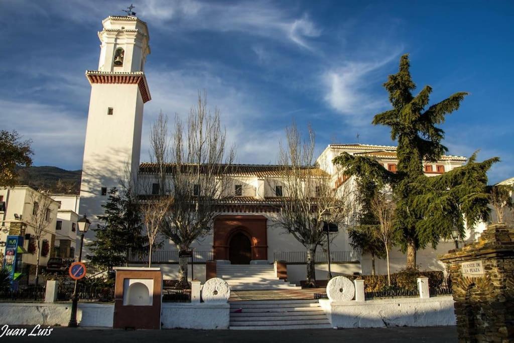 La Casa Rural De Paco Y Ana Pitres Exterior photo