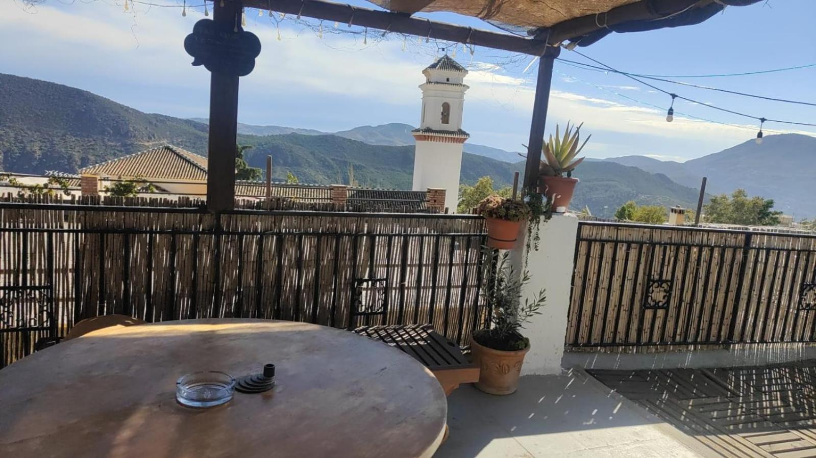 La Casa Rural De Paco Y Ana Pitres Exterior photo